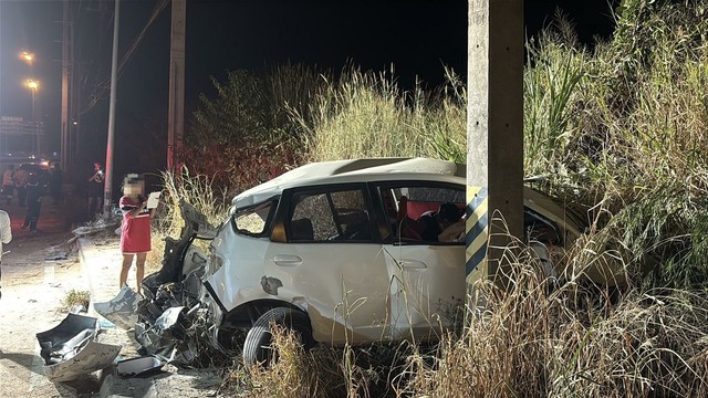 Phóng nhanh lúc nửa đêm, tài xế ô tô gặp tai nạn, bộ dạng của nạn nhân khiến nhiều người sửng sốt- Ảnh 2. Phóng nhanh lúc nửa đêm, tài xế ô tô gặp tai nạn, bộ dạng của nạn nhân khiến nhiều người sửng sốt- Ảnh 2.