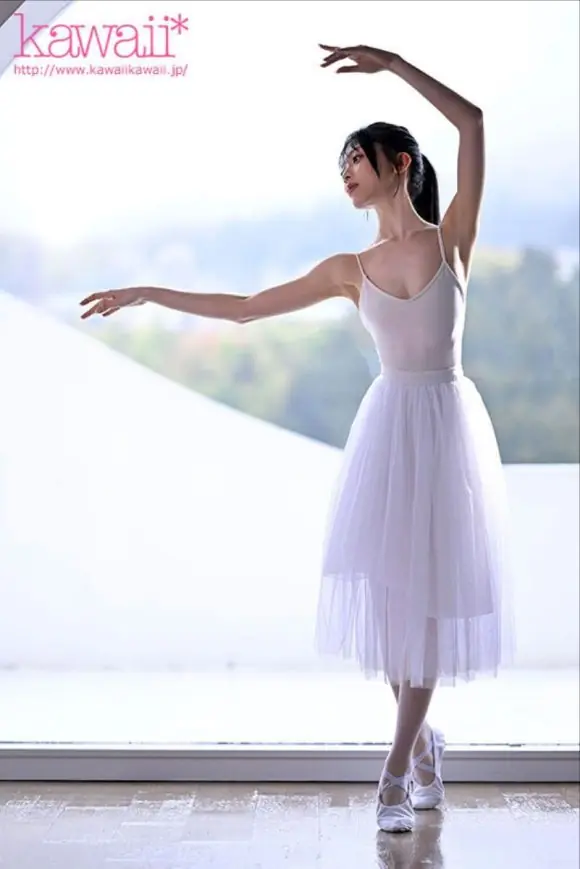 Nữ diễn viên phim 18+ vấp phải làn sóng chỉ trích vì bị cho là