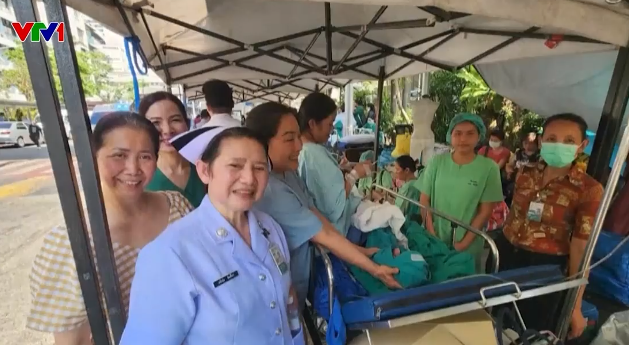 Sản phụ sinh con trong rung chấn động đất dữ dội- Ảnh 1.