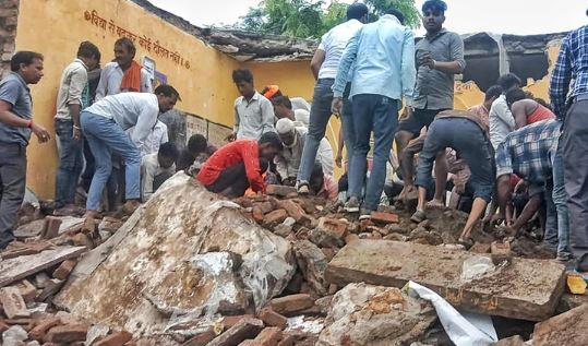 Sập trường học, 7 người tử vong- Ảnh 1.