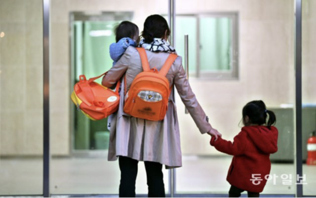 Tuổi thơ chỉ có học thêm của trẻ em Hàn Quốc: Áp lực