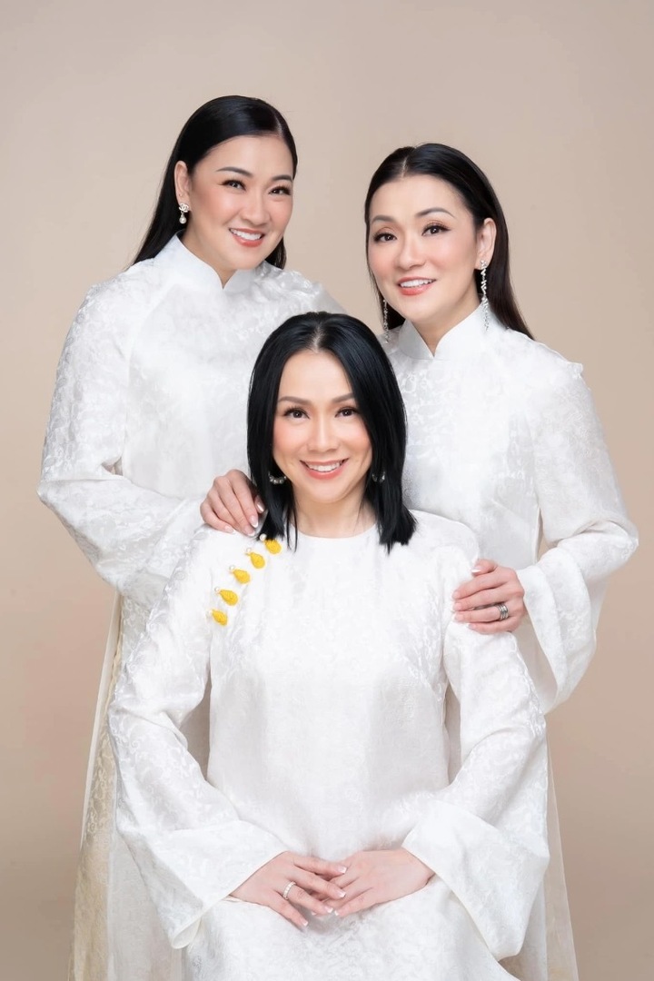 Nhạc sĩ đặt tên cho nhóm