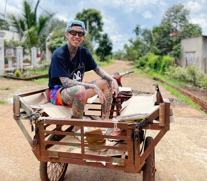 Quán quân Rap Việt mùa đầu: Hào quang vụt sáng rồi tàn lụi sau khi đổi nghệ danh- Ảnh 5. Quán quân Rap Việt mùa đầu: Hào quang vụt sáng rồi tàn lụi sau khi đổi nghệ danh- Ảnh 5.