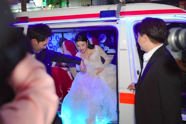Vụ nghệ sĩ tới thảm đỏ bằng xe cấp cứu: PR không đồng nghĩa được phép coi thường pháp luật- Ảnh 1.