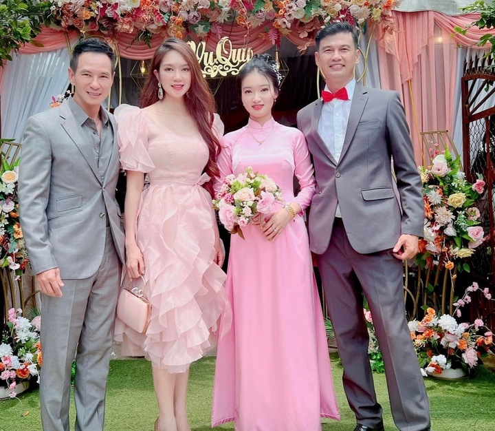 Nam diễn viên cưới vợ là fan cứng 20 năm, sắp đón con đầu lòng ở tuổi 52- Ảnh 1.