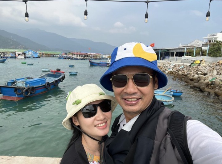 Nam diễn viên cưới vợ là fan cứng 20 năm, sắp đón con đầu lòng ở tuổi 52- Ảnh 3.