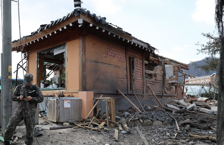 Truy tố chỉ huy đơn vị Không quân Hàn Quốc trong vụ ném bom nhầm vào nhà dân- Ảnh 1. Truy tố chỉ huy đơn vị Không quân Hàn Quốc trong vụ ném bom nhầm vào nhà dân- Ảnh 1.