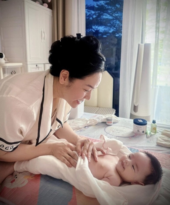 Cuộc sống làm mẹ bỉm sữa ở tuổi 40 của Nhật Kim Anh- Ảnh 5.