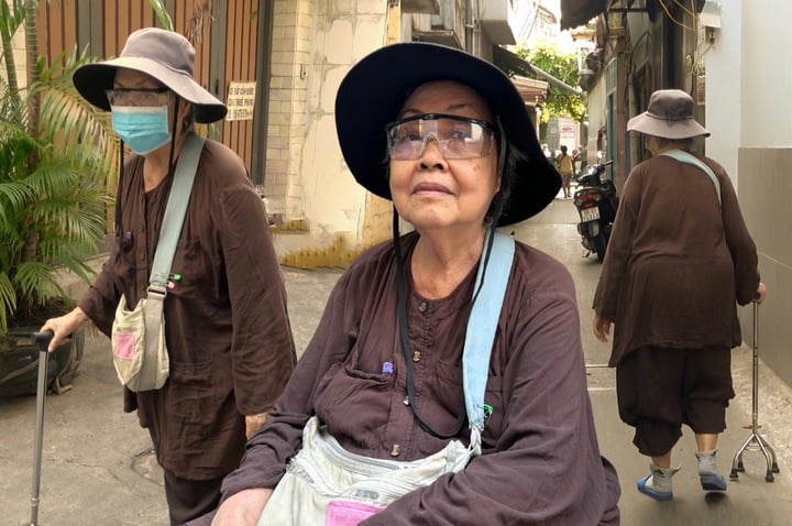 Cô đào nức tiếng một thời giờ sống cô độc, đi bán vé số kiếm cơm qua ngày- Ảnh 4.