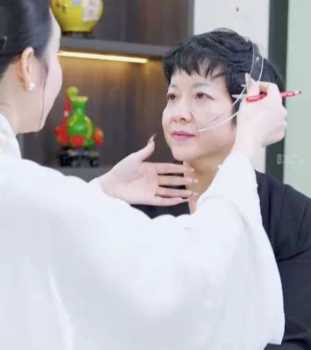 Nhiều NSND, NSƯT quảng cáo làm chân mày dán mác phong thủy- Ảnh 5. Nhiều NSND, NSƯT quảng cáo làm chân mày dán mác phong thủy- Ảnh 5.