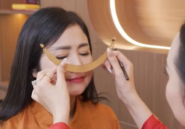 Nhiều NSND, NSƯT quảng cáo làm chân mày dán mác phong thủy- Ảnh 2. Nhiều NSND, NSƯT quảng cáo làm chân mày dán mác phong thủy- Ảnh 2.