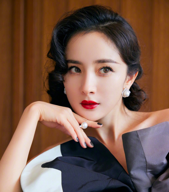 Dương Mịch – Lưu Thi Thi – Triệu Lệ Dĩnh: Ai mới thực sự đang tụt dốc trong cuộc đua hậu lưu lượng?- Ảnh 1. Dương Mịch – Lưu Thi Thi – Triệu Lệ Dĩnh: Ai mới thực sự đang tụt dốc trong cuộc đua hậu lưu lượng?- Ảnh 1.