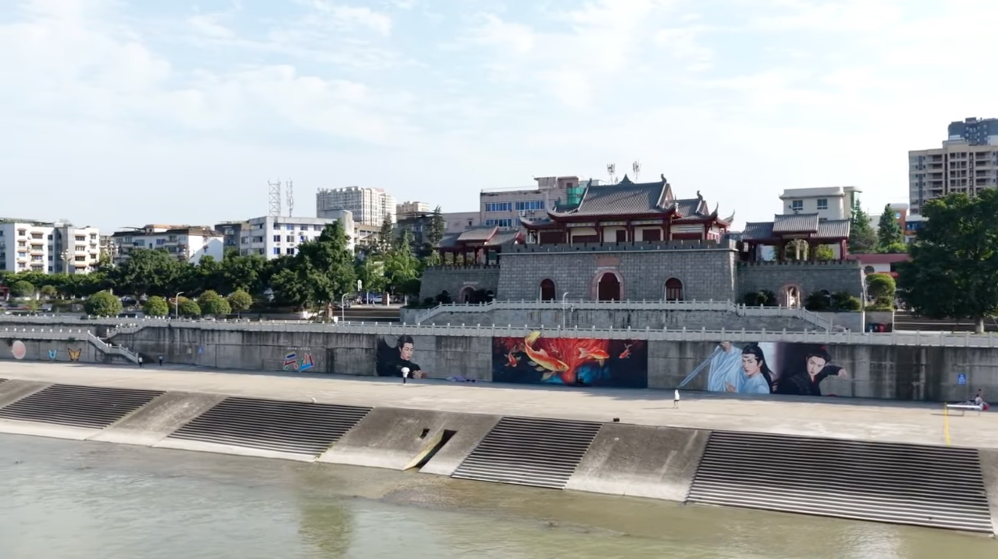 Trưng bày đồ đã dùng của Vương Hạc Đệ để hút khách, quán ăn bị chỉ trích- Ảnh 4. Trưng bày đồ đã dùng của Vương Hạc Đệ để hút khách, quán ăn bị chỉ trích- Ảnh 4.