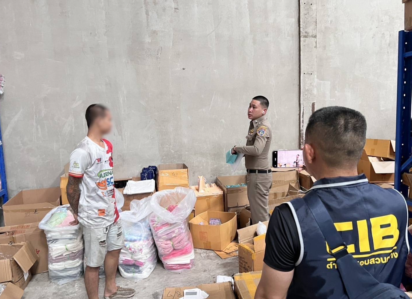 Đột kích 5 nhà kho lớn chứa toàn nước hoa nhái thương hiệu nổi tiếng thế giới, đánh sập 'thủ phủ' hàng giả với gần 35.000 món đồ- Ảnh 2.