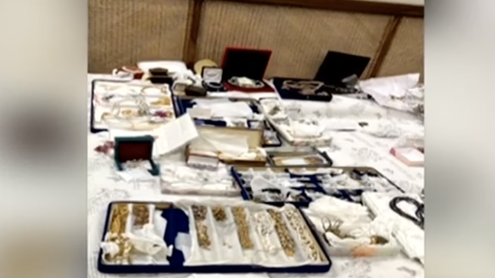 Đột kích 18 khu bất động sản lớn, tịch thu số tài sản trị giá 130 tỷ đồng bao gồm tiền mặt và kim cương của nhóm chủ đầu tư- Ảnh 2.