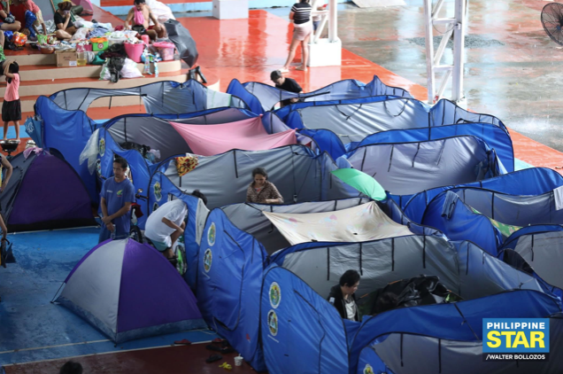 Hàng vạn người dân Philippines phải sơ tán vì lũ lụt sau bão Wipha- Ảnh 2.