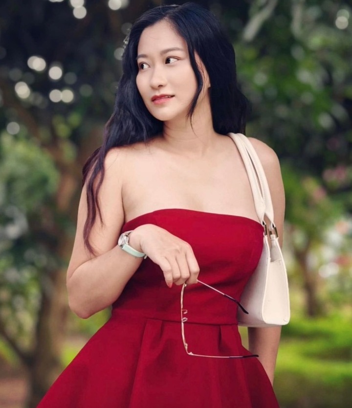 Nhan sắc cô gái kém 36 tuổi vừa cầu hôn NSND Việt Anh- Ảnh 4.