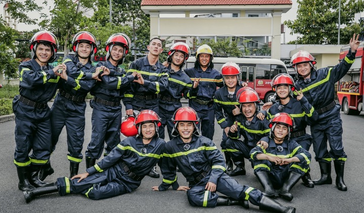 Mono hít phải khí độc, Phan Mạnh Quỳnh, Tiến Luật ngất xỉu khi tham gia gameshow- Ảnh 1.