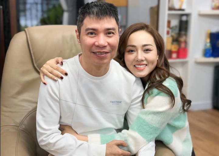 Gây tranh cãi vì xưng hô trống không với chồng, bà xã Công Lý nói gì?- Ảnh 2. Gây tranh cãi vì xưng hô trống không với chồng, bà xã Công Lý nói gì?- Ảnh 2.