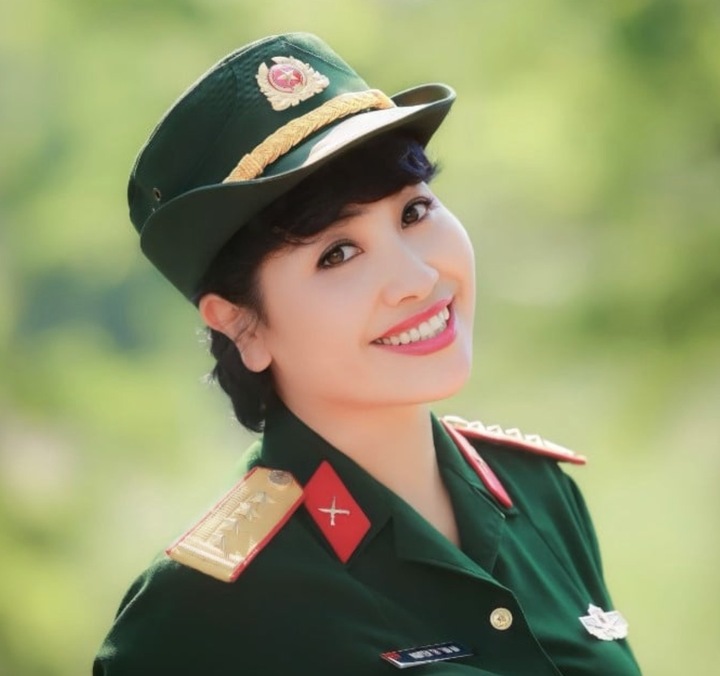 Điều ít biết về nữ NSND mang hàm Đại tá làm Tổng đạo diễn khối nghi trượng A80- Ảnh 2.