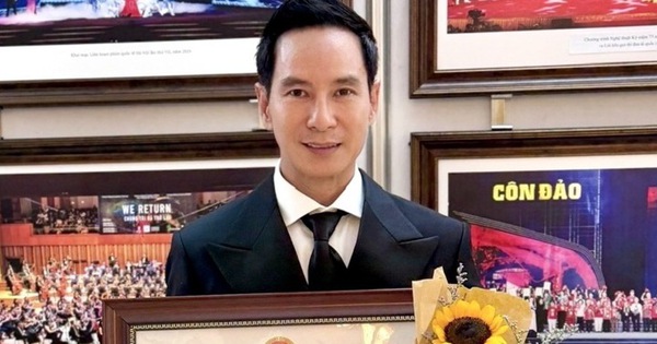 Đạo diễn Lý Hải nhận bằng khen của Bộ VHTTDL vì đóng góp trong lĩnh vực điện ảnh screen shot 2025 08 23 at 14317 pm 13434317 1755936001445 17559360022211415466092 30 0 407 720 crop 17559360683281709575526jpg