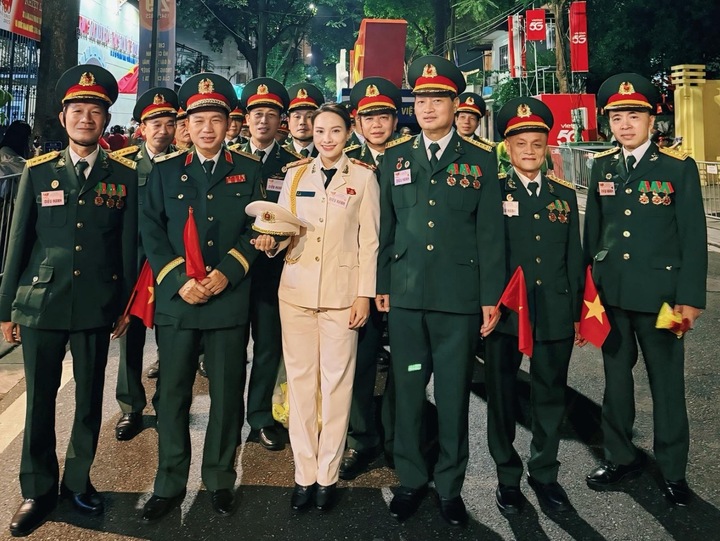 Xa màn ảnh, mỹ nhân phim giờ vàng VTV giờ là Thượng úy công an, U40 viên mãn- Ảnh 1. Xa màn ảnh, mỹ nhân phim giờ vàng VTV giờ là Thượng úy công an, U40 viên mãn- Ảnh 1.