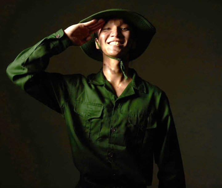 Nam ca sĩ triệu view vừa viết đơn tình nguyện xin nhập ngũ là ai?- Ảnh 1. Nam ca sĩ triệu view vừa viết đơn tình nguyện xin nhập ngũ là ai?- Ảnh 1.