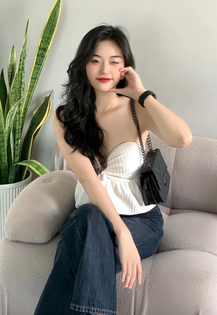 Nhan sắc đời thường ít phấn son của tân Miss Grand Vietnam 2025- Ảnh 6. Nhan sắc đời thường ít phấn son của tân Miss Grand Vietnam 2025- Ảnh 6.