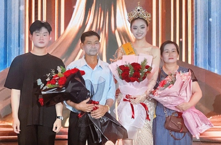 Quá khứ làm thuê đủ nghề, phụ giúp bố mẹ chữa bệnh của tân Miss Grand Vietnam- Ảnh 2.