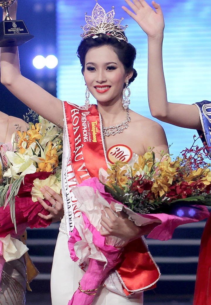 Hoa hậu Việt trước khi đăng quang: Người phục vụ nhà hàng, người làm osin- Ảnh 4.