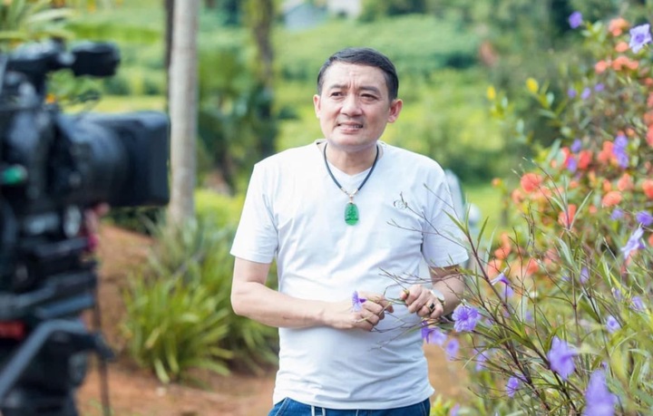 Danh hài từng đi gánh gạch, giờ cát xê trăm triệu/ngày nhờ