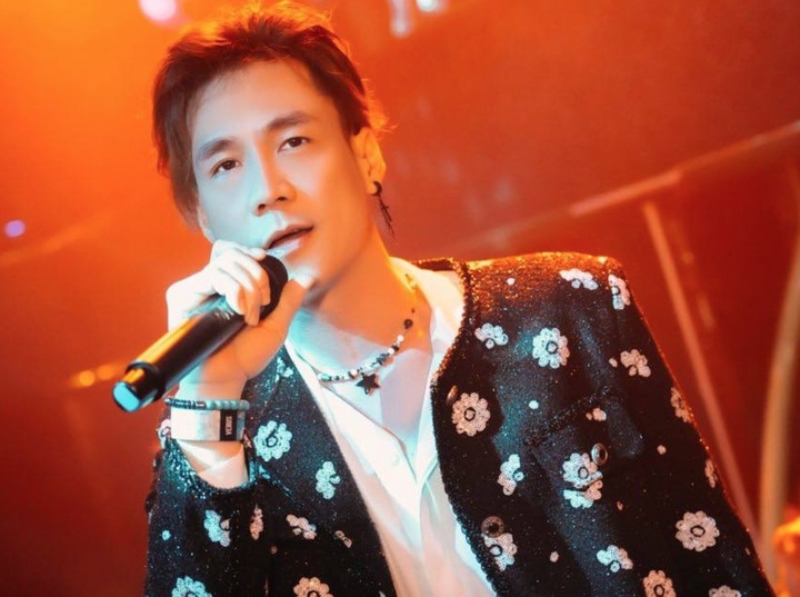 Sau Ưng Hoàng Phúc, Khánh Phương xin lỗi vụ quảng cáo web cá độ trong MV- Ảnh 1. Sau Ưng Hoàng Phúc, Khánh Phương xin lỗi vụ quảng cáo web cá độ trong MV- Ảnh 1.