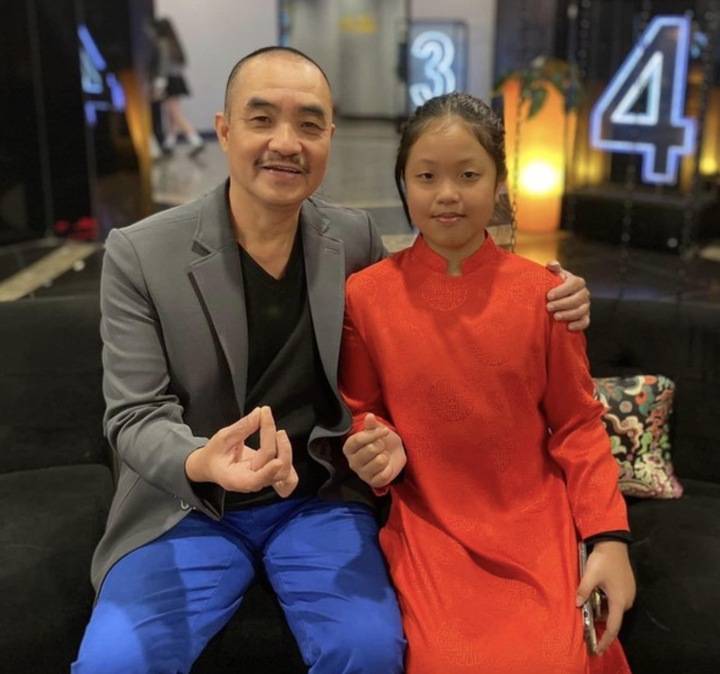 Danh hài từng bỏ sân khấu làm tiếp viên hàng không, U60 một mình nuôi con gái- Ảnh 3. Danh hài từng bỏ sân khấu làm tiếp viên hàng không, U60 một mình nuôi con gái- Ảnh 3.