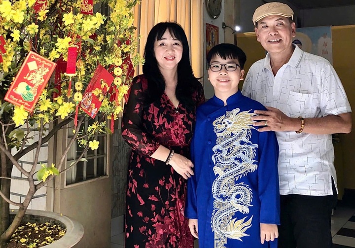 Danh hài từng được khán giả xếp hàng xin chữ ký, U70 sống cảnh Danh hài từng được khán giả xếp hàng xin chữ ký, U70 sống cảnh