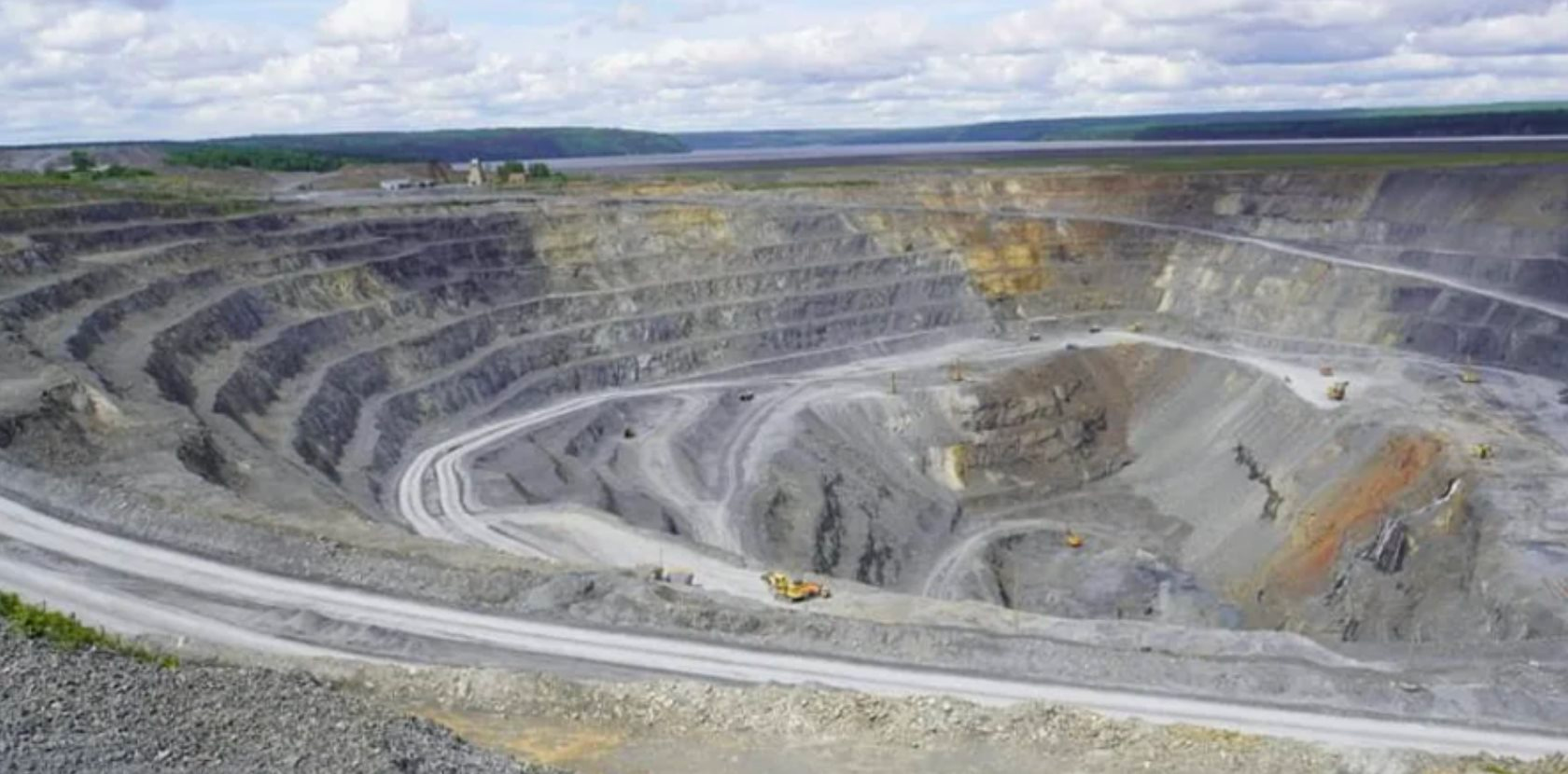 Khoan sâu 300 mét, phát hiện 20 triệu tấn 'vàng của thế kỷ 21' sau 4 năm khảo sát: Nền kinh tế 19 nghìn tỷ USD vốn phụ thuộc vào Trung Quốc lập tức ngỏ ý muốn khai thác- Ảnh 1.