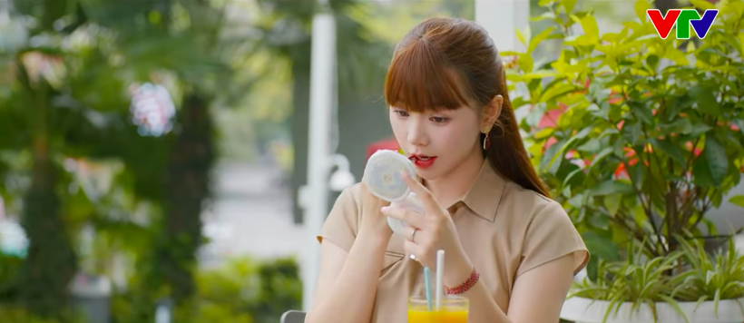 Nữ chính phim Việt giờ vàng được khen nức nở vì quá xinh, khán giả rần rần hỏi địa chỉ mua váy áo- Ảnh 1. Nữ chính phim Việt giờ vàng được khen nức nở vì quá xinh, khán giả rần rần hỏi địa chỉ mua váy áo- Ảnh 1.