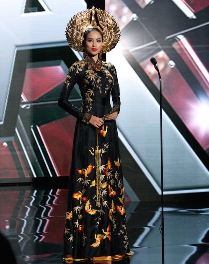 Những bộ trang phục truyền thống từng gây sốt của mỹ nhân Việt tại Miss Universe- Ảnh 9.