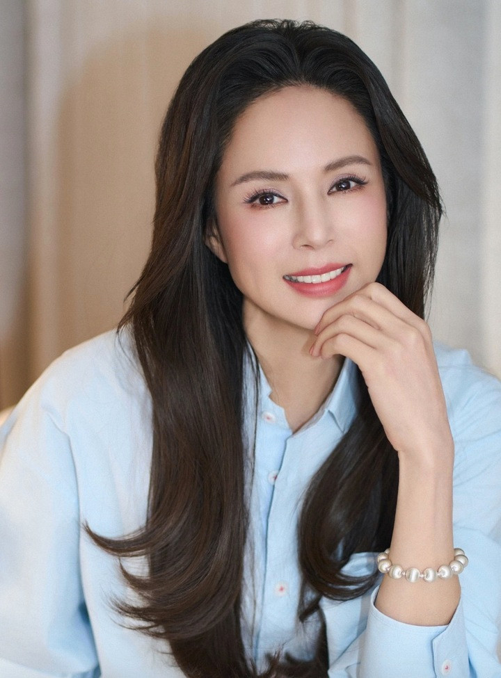 Ngỡ ngàng với sắc vóc ở tuổi 59 của