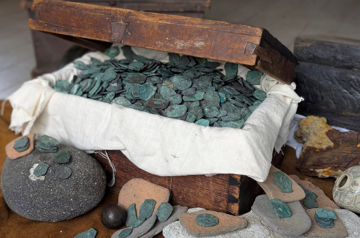 Phát hiện 3 tấn vàng, 15 tấn bạc có giá trị gần 10.000 tỷ đồng trên một nhóm xác 12 con thuyền đắm- Ảnh 1. Phát hiện 3 tấn vàng, 15 tấn bạc có giá trị gần 10.000 tỷ đồng trên một nhóm xác 12 con thuyền đắm- Ảnh 1.