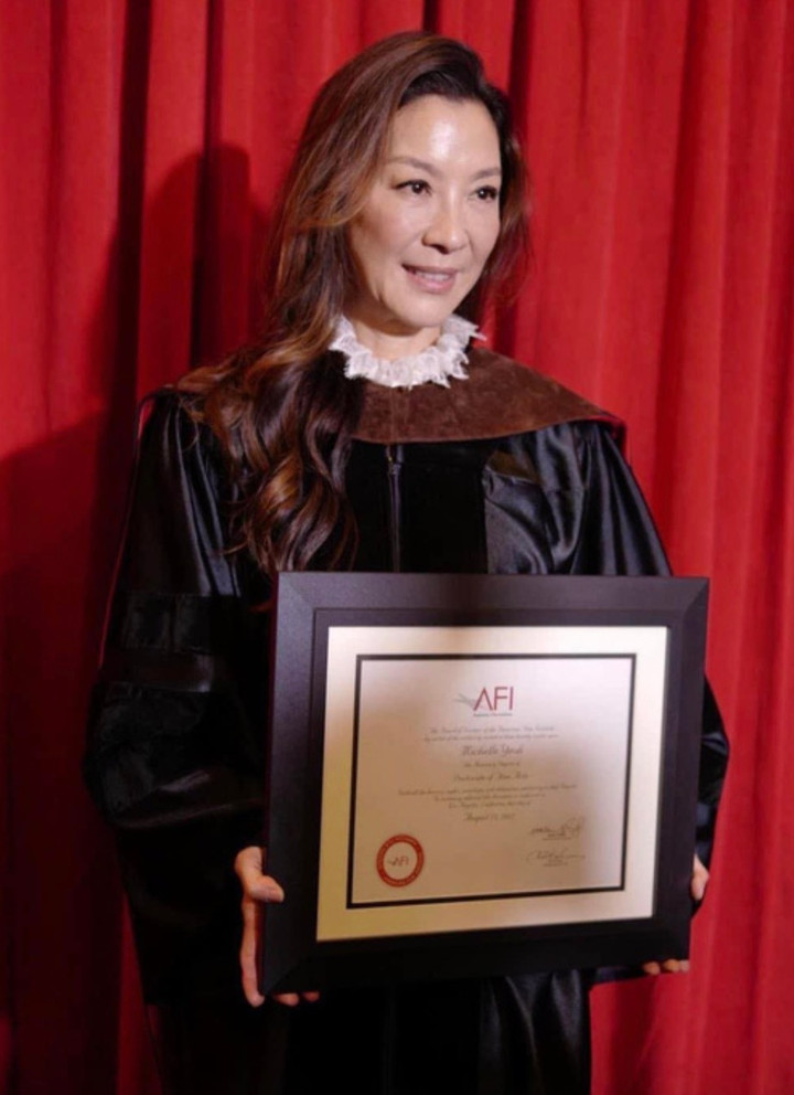 Hoa hậu nhận bằng tiến sĩ ở tuổi 60: Từng giành Oscar, viên mãn bên chồng tỷ phú- Ảnh 3. Hoa hậu nhận bằng tiến sĩ ở tuổi 60: Từng giành Oscar, viên mãn bên chồng tỷ phú- Ảnh 3.