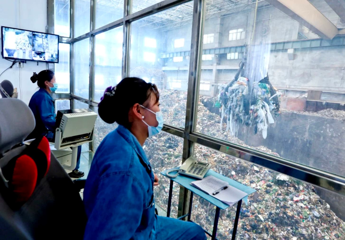 Kỳ lạ nền kinh tế 18.000 tỷ USD: Tỷ dân nhưng hết rác để đốt, phải 'săn lùng' rác ở khắp nơi trên thế giới- Ảnh 1. Kỳ lạ nền kinh tế 18.000 tỷ USD: Tỷ dân nhưng hết rác để đốt, phải 'săn lùng' rác ở khắp nơi trên thế giới- Ảnh 1.