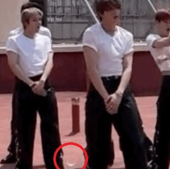 Mỹ nhân 2k3 độn hông méo cả người và ám ảnh vẻ đẹp hoàn hảo tại Kpop- Ảnh 7. Mỹ nhân 2k3 độn hông méo cả người và ám ảnh vẻ đẹp hoàn hảo tại Kpop- Ảnh 7.