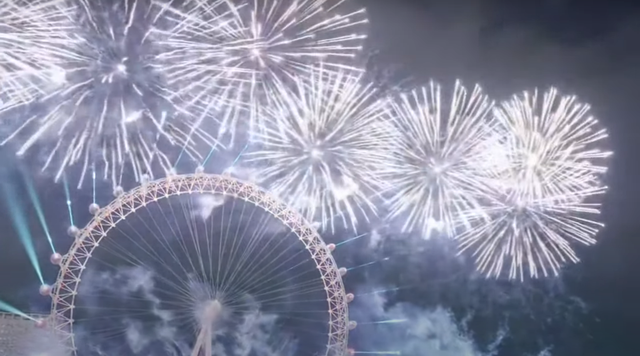 Màn bắn pháo hoa đêm giao thừa ở thủ đô nước Anh. Ảnh: YouTube