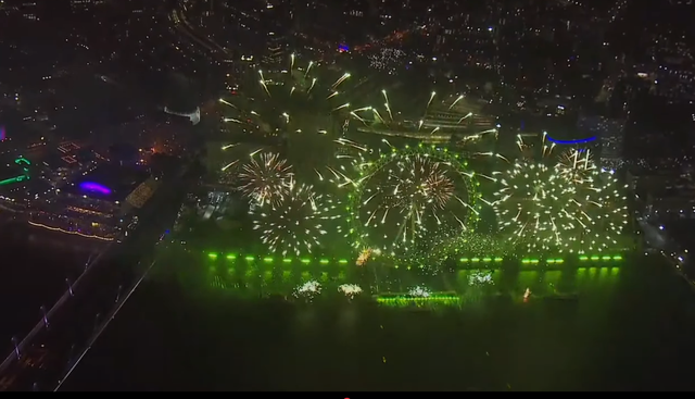 Màn bắn pháo hoa đêm giao thừa ở thủ đô nước Anh. Ảnh: YouTube
