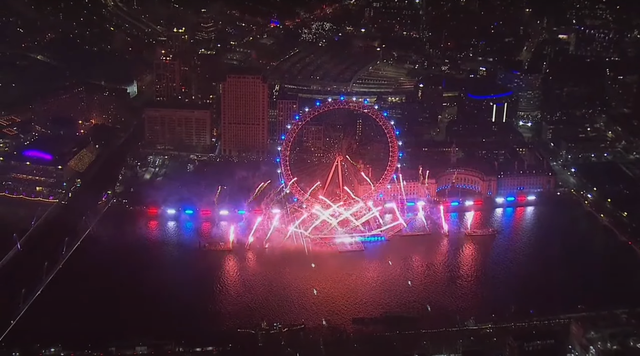 Màn bắn pháo hoa đêm giao thừa ở thủ đô nước Anh. Ảnh: YouTube