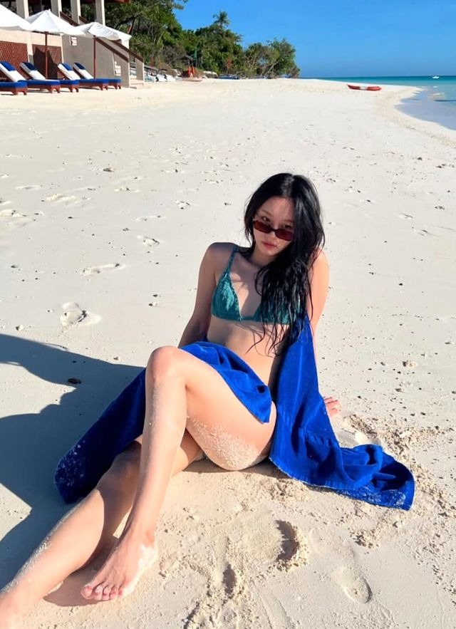 Gái xinh Kpop đọ body khét lẹt cùng bikini hè: Somi - Hyeri cực