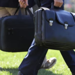 Các tổng thống Mỹ chuyển giao vali hạt nhân thế nào? screenshot 2025 01 20 142315 1 14245803 1737369389076 17373693891791129639338 0 3 415 667 crop 1737369454491880789386png