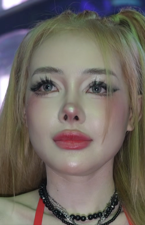 Ngân 98 đứng hình trước hành động