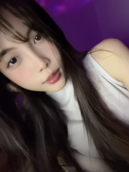 Gái xinh rank vàng tìm người Gái xinh rank vàng tìm người