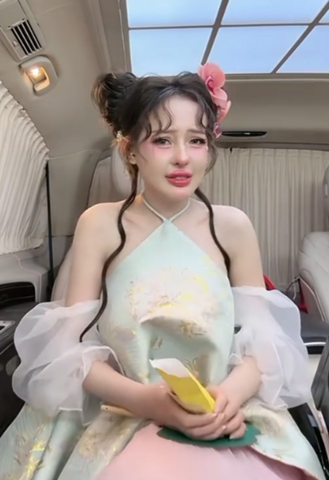 Ngân 98 thái độ ra mặt khi nhận lì xì rỗng- Ảnh 3. Ngân 98 thái độ ra mặt khi nhận lì xì rỗng- Ảnh 3.